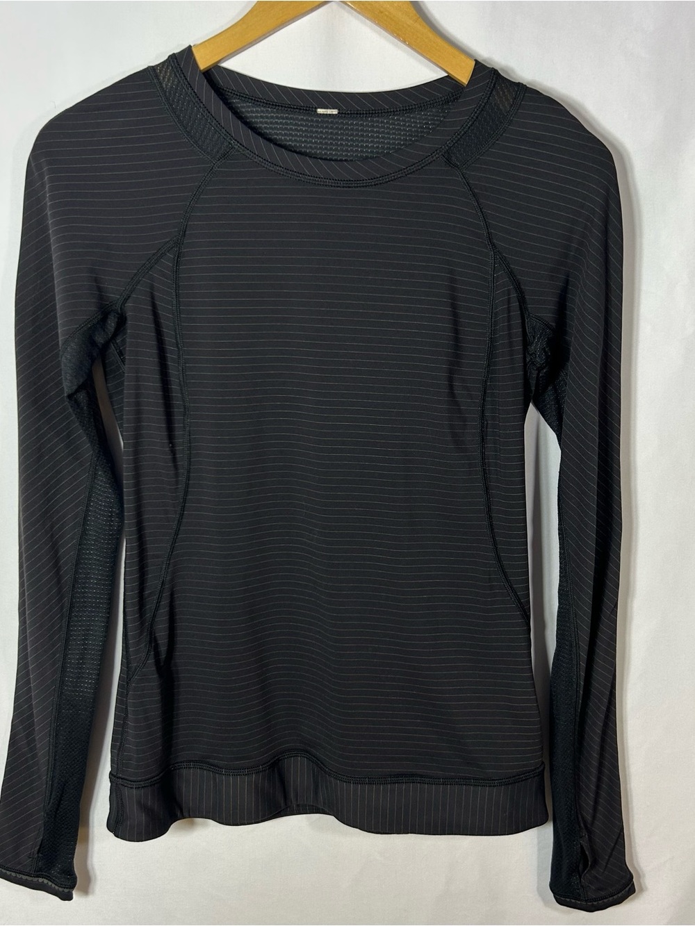 Lululemon Run for Hold long sleeve shirt black size 4 horizontal stripe